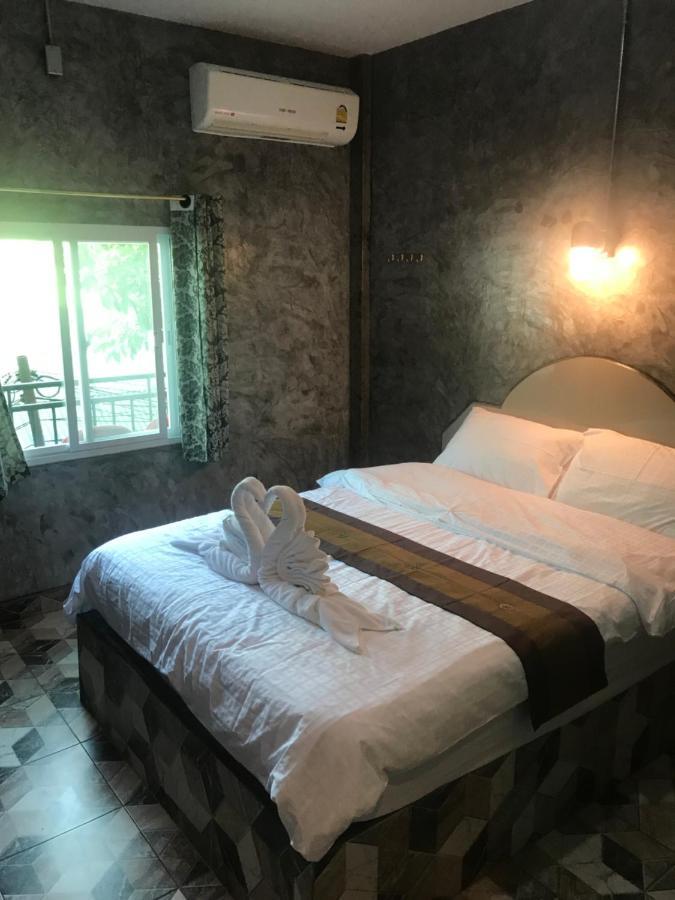 P And P'S Guesthouse Тау Экстерьер фото
